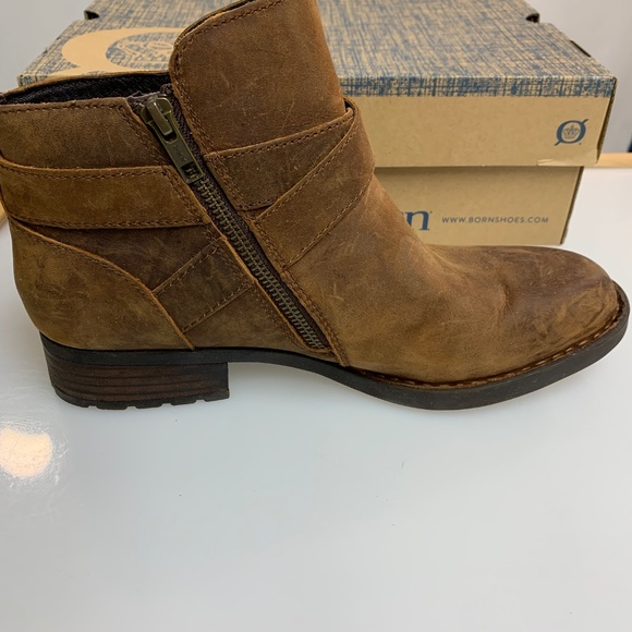 Born Chaval 9M Distressed Leather Booties with Buckle and crisscrossed straps - Picture 3 of 7